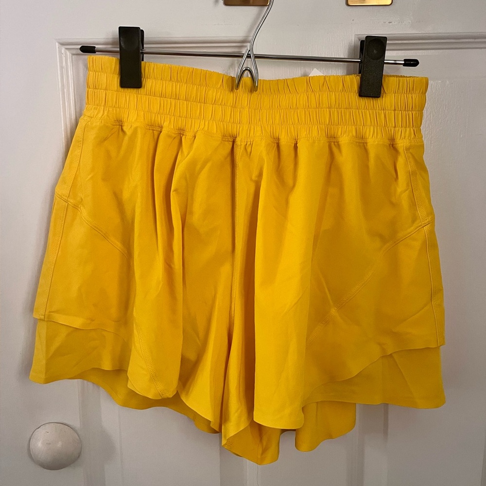 Lululemon Shake It Out High Rise Yellow Women's Running Shorts Size Small
